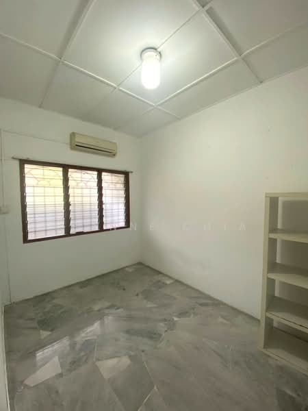 1-storey Terraced House for Sale in Seksyen 4, Taman Kinrara (Puchong) - Leanne Chia - Room - PropertyGuru.com.my