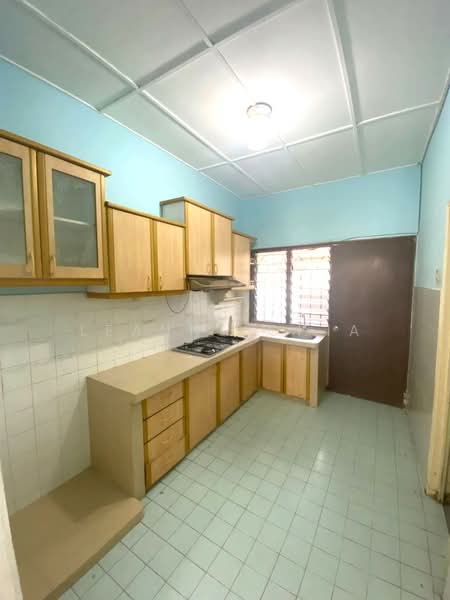 1-storey Terraced House for Sale in Seksyen 4, Taman Kinrara (Puchong) - Leanne Chia - Kitchen - PropertyGuru.com.my