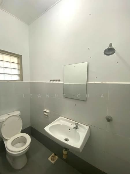 1-storey Terraced House for Sale in Seksyen 4, Taman Kinrara (Puchong) - Leanne Chia - Bathroom - PropertyGuru.com.my