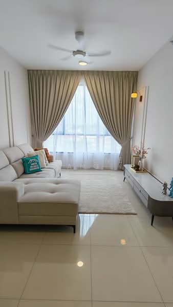 Servis Apartment untuk Disewa di BeCentral @ i-City - Arylene Ang - Living Room - PropertyGuru.com.my