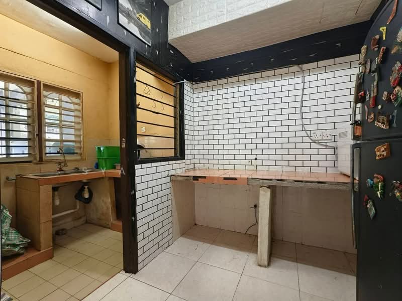 Townhouse for Sale in Kepong (Kuala Lumpur) - Syamsul Ilham - Kitchen - PropertyGuru.com.my