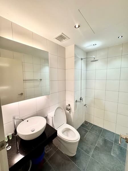 Servis Apartment untuk Disewa di Chambers - Kin CK - Bathroom - PropertyGuru.com.my