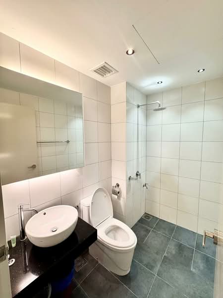 Servis Apartment untuk Disewa di Chambers - Kin CK - Bathroom - PropertyGuru.com.my