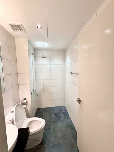 Servis Apartment untuk Disewa di Chambers - Kin CK - Bathroom - PropertyGuru.com.my