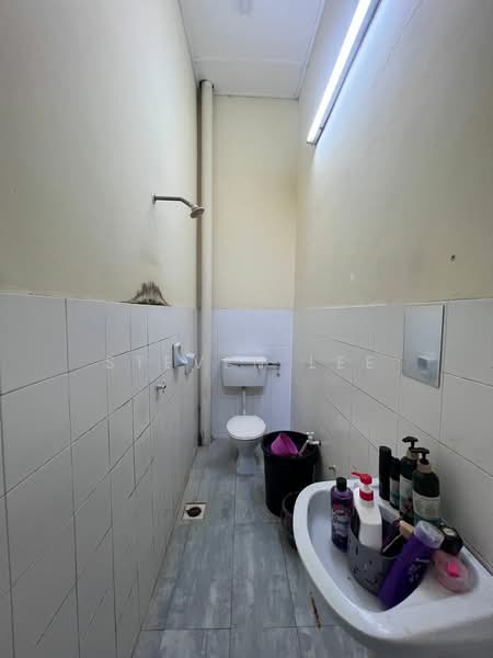 2-storey Terraced House for Sale in Bandar Baru Bukit Beruntung (Serendah) - Steven Lee - Bathroom - PropertyGuru.com.my