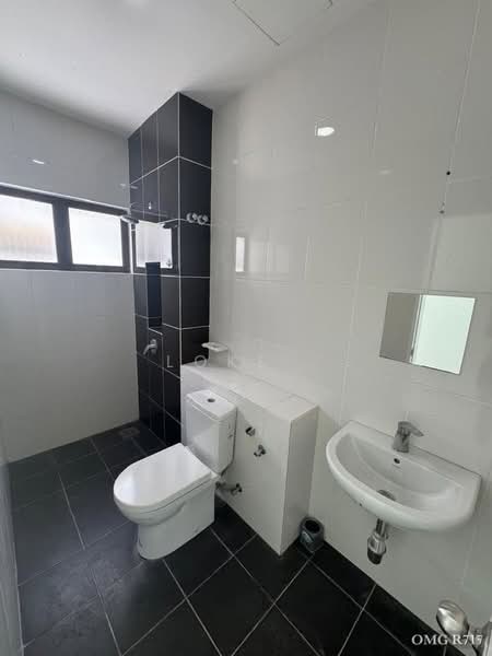 Rumah Berkembar untuk Dijual di Setia Utama (Setia Alam) - Loke . - Bathroom - PropertyGuru.com.my