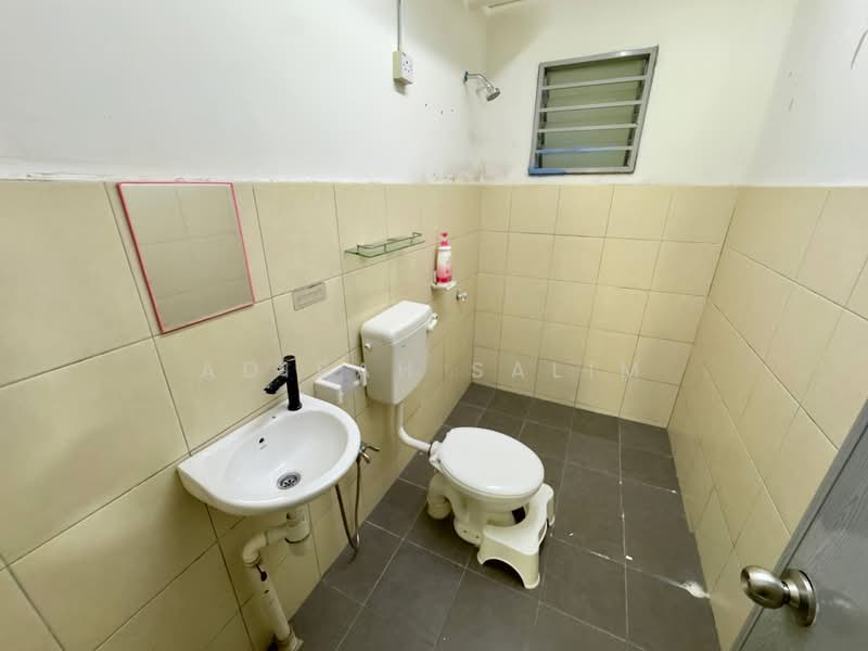 Pangsapuri untuk Dijual di Gapura Bayu - Adibah Salim - Bathroom - PropertyGuru.com.my