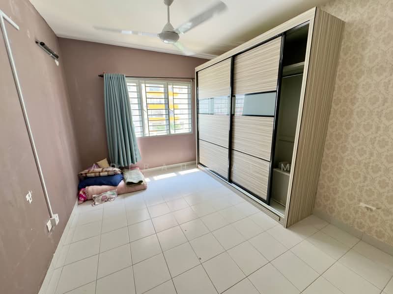 Pangsapuri untuk Dijual di Gapura Bayu - Adibah Salim - Bedroom - PropertyGuru.com.my