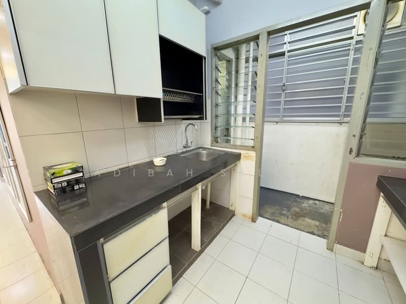 Pangsapuri untuk Dijual di Gapura Bayu - Adibah Salim - Kitchen - PropertyGuru.com.my