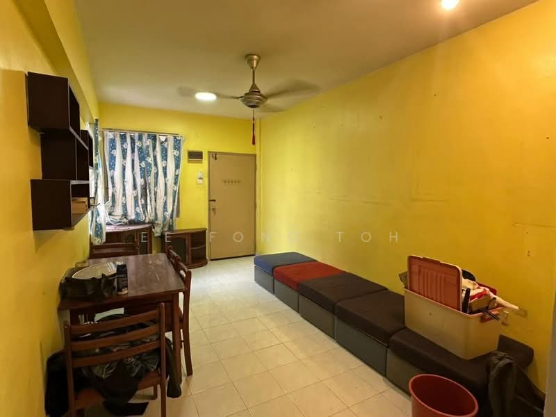 Rumah Flat untuk Dijual di Taman Daya - Jalan Enau 16,20 - Ee Fong Toh - Living Room - PropertyGuru.com.my