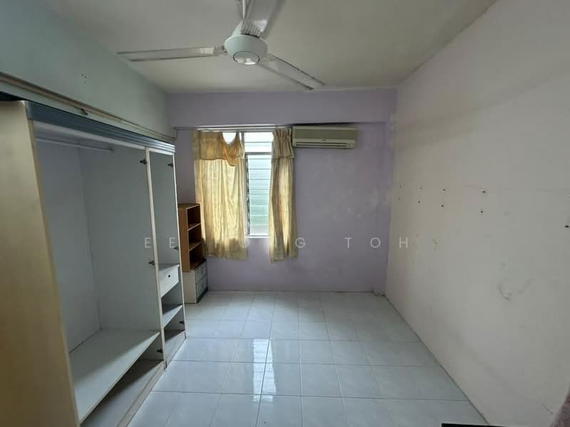 Rumah Flat untuk Dijual di Taman Daya - Jalan Enau 16,20 - Ee Fong Toh - Bedroom - PropertyGuru.com.my