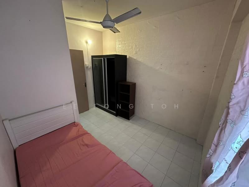 Rumah Flat untuk Dijual di Taman Daya - Jalan Enau 16,20 - Ee Fong Toh - Bedroom - PropertyGuru.com.my