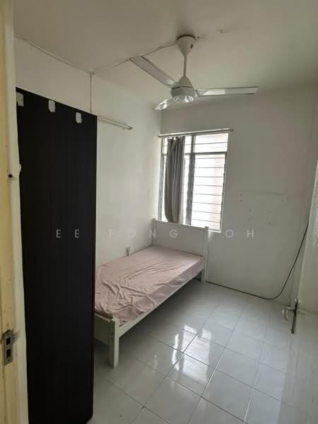 Rumah Flat untuk Dijual di Taman Daya - Jalan Enau 16,20 - Ee Fong Toh - Bedroom - PropertyGuru.com.my