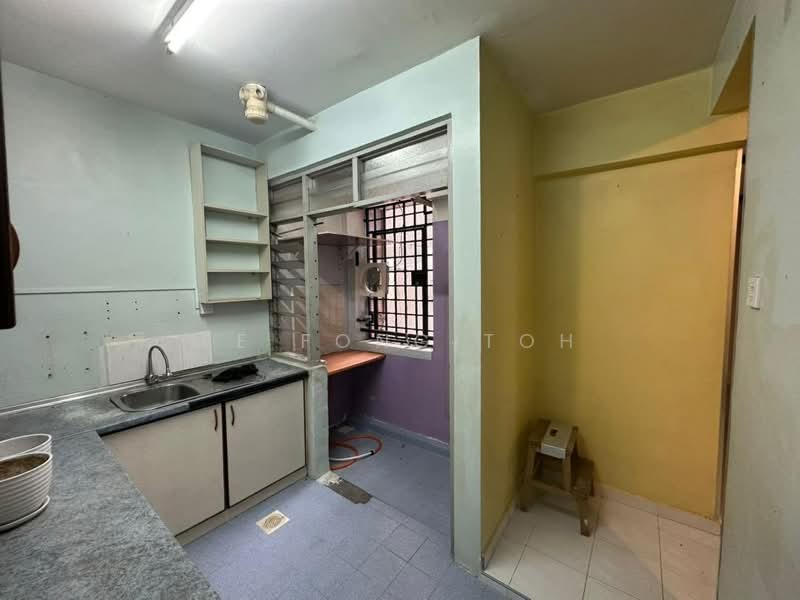 Rumah Flat untuk Dijual di Taman Daya - Jalan Enau 16,20 - Ee Fong Toh - Kitchen - PropertyGuru.com.my