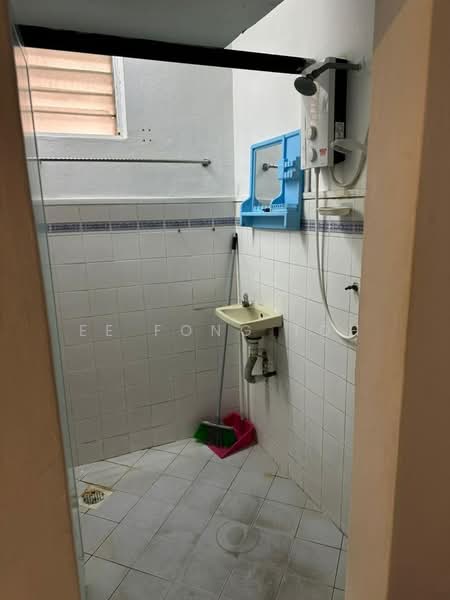 Rumah Flat untuk Dijual di Taman Daya - Jalan Enau 16,20 - Ee Fong Toh - Bathroom - PropertyGuru.com.my