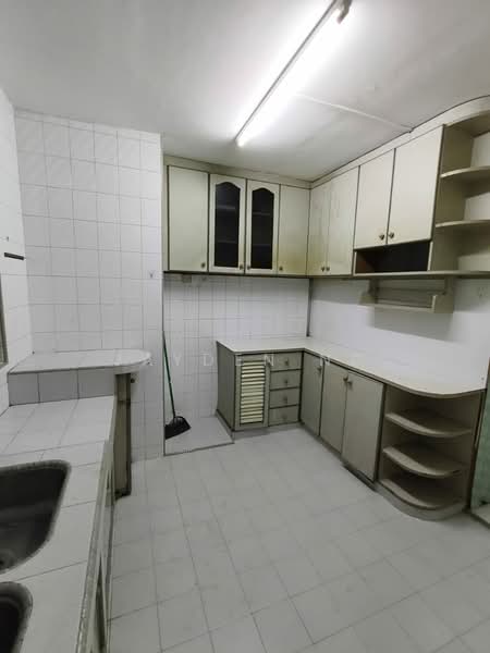 Flat for Sale at Flat Taman Ungku Tun Aminah - Jayden Ng - Kitchen - PropertyGuru.com.my