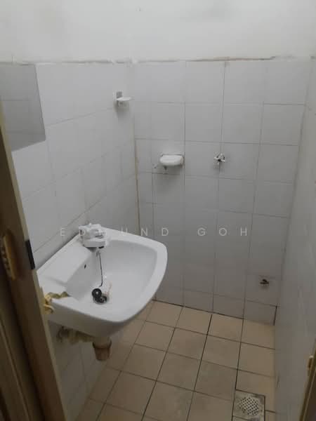 Pangsapuri untuk Disewa di Taman Medan Jaya Apartment - Edmund Goh - Bathroom - PropertyGuru.com.my