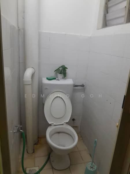 Pangsapuri untuk Disewa di Taman Medan Jaya Apartment - Edmund Goh - Bathroom - PropertyGuru.com.my