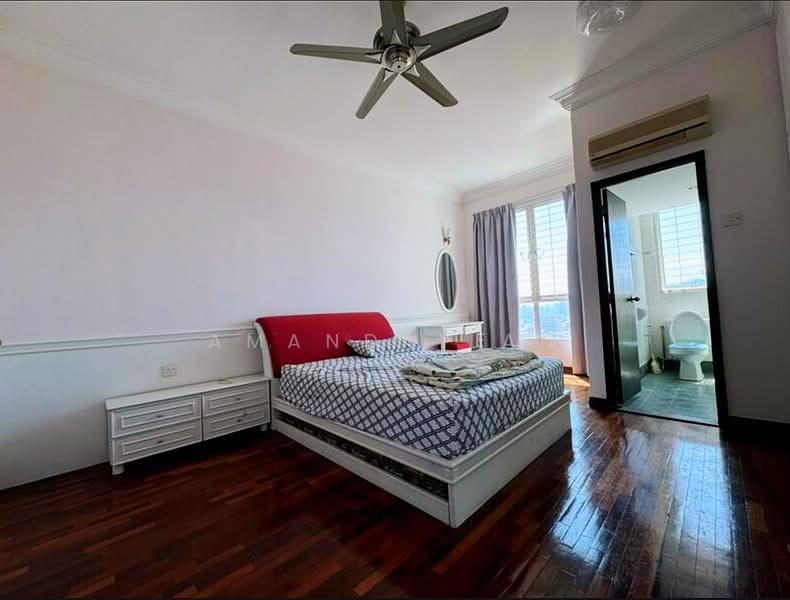 Kondominium untuk Dijual di Gurney Beach Resort - Amanda Lam - Bedroom - PropertyGuru.com.my