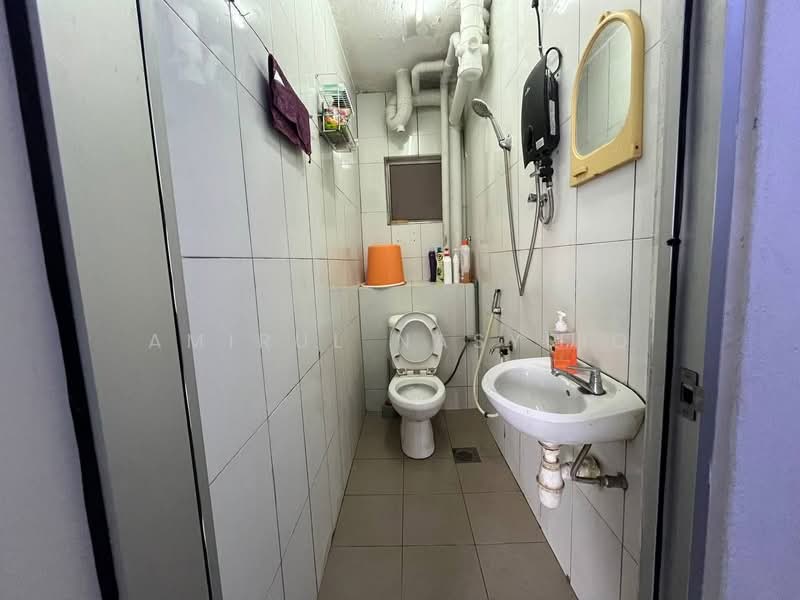 Condominium for Sale at Genting Court Condominium - Amirul Nasyriq - Bathroom - PropertyGuru.com.my