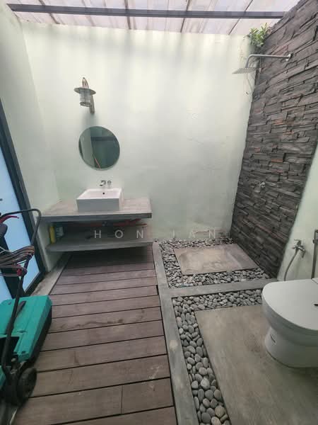 Condominium for Sale at Villa Bukit Tunku - Hon Ian - Rooftop Bathroom - PropertyGuru.com.my