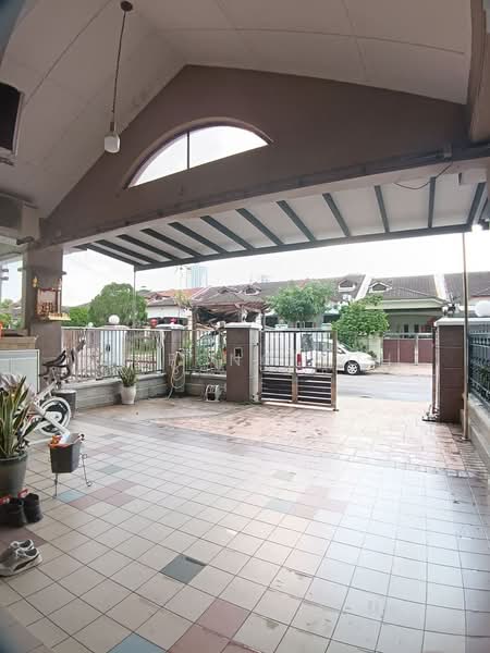 Rumah Teres 1 Tingkat untuk Dijual di Taman Molek (Johor Bahru) - Ee Fong Toh - Exterior - PropertyGuru.com.my