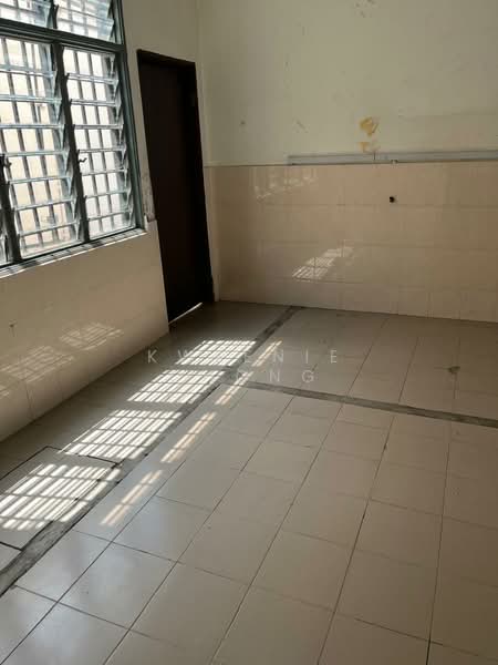 Kedai untuk Disewa di Taman Puncak Jalil (Seri Kembangan) - Kweenie Chong - Interior - PropertyGuru.com.my