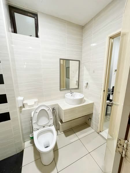 Service Residence for Sale at D'Summit Residences - Eric Foo - Bathroom - PropertyGuru.com.my