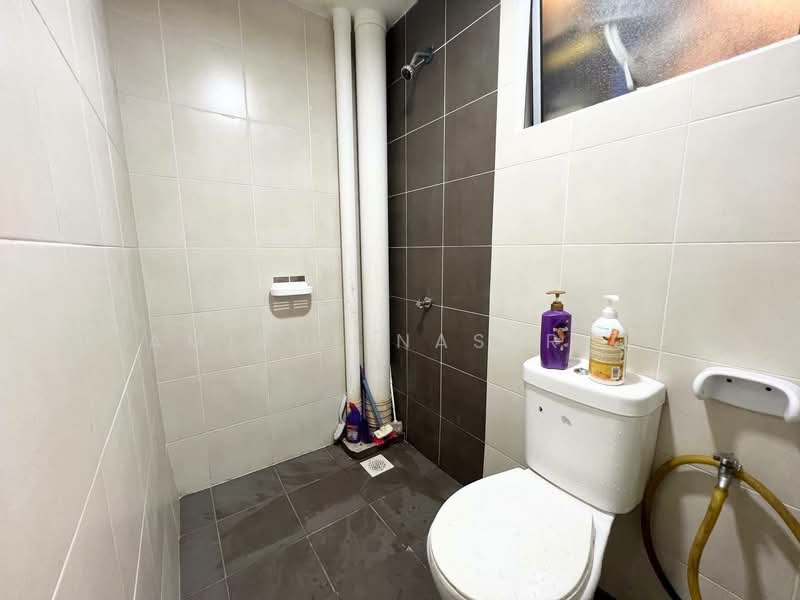 Apartment for Sale at De Bayu - Amirul Nasyriq - Bathroom - PropertyGuru.com.my