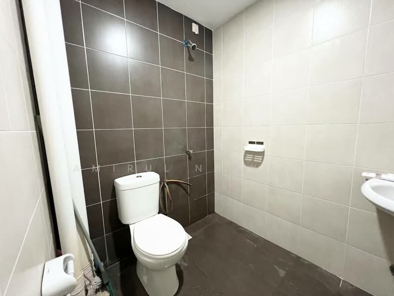 Apartment for Sale at De Bayu - Amirul Nasyriq - Bathroom - PropertyGuru.com.my
