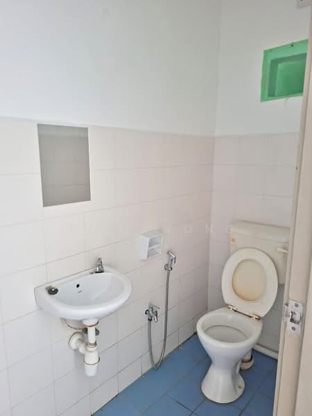 Kedai / Pejabat untuk Disewa di Kepong (Kuala Lumpur) - Fern Wong - Bathroom - PropertyGuru.com.my