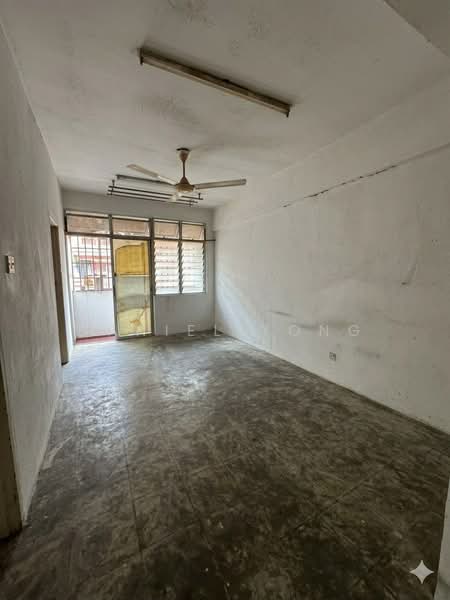 Flat for Sale at Taman Tan Sri Yaacob - Daniel Yong - Interior - PropertyGuru.com.my