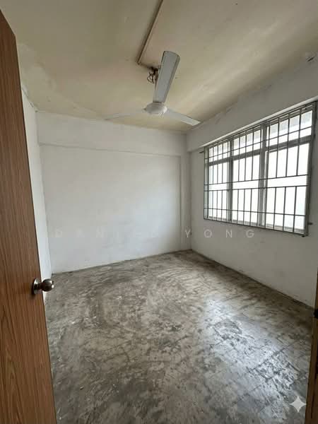 Flat for Sale at Taman Tan Sri Yaacob - Daniel Yong - Interior - PropertyGuru.com.my