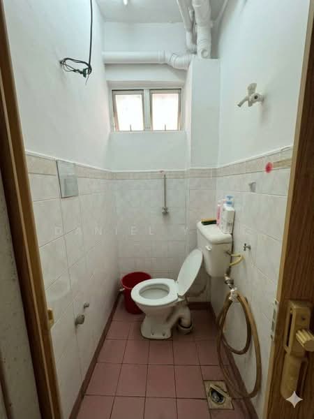 Flat for Sale at Taman Tan Sri Yaacob - Daniel Yong - Bathroom - PropertyGuru.com.my