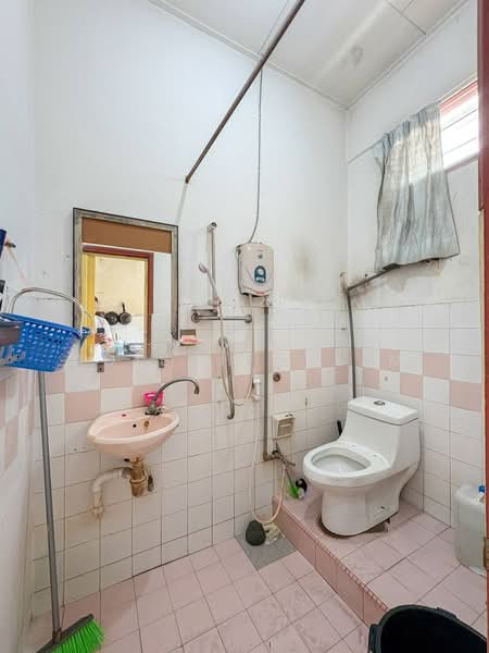 Rumah Teres 1 Tingkat untuk Dijual di Au 3 (Ulu Kelang) - Adibah Salim - Bathroom - PropertyGuru.com.my