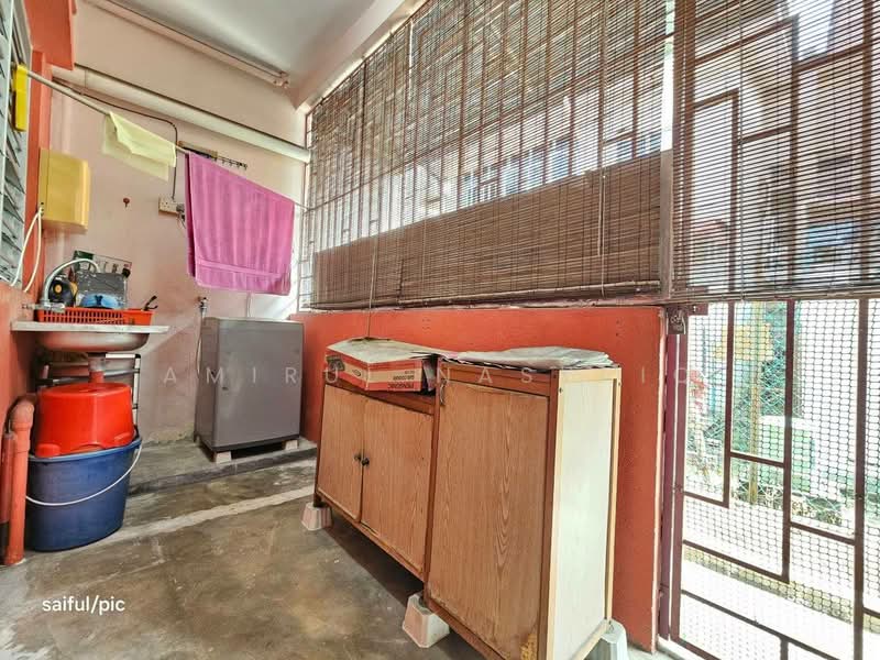 Townhouse for Sale in Seksyen 32 (Shah Alam) - Amirul Nasyriq - Balcony - PropertyGuru.com.my