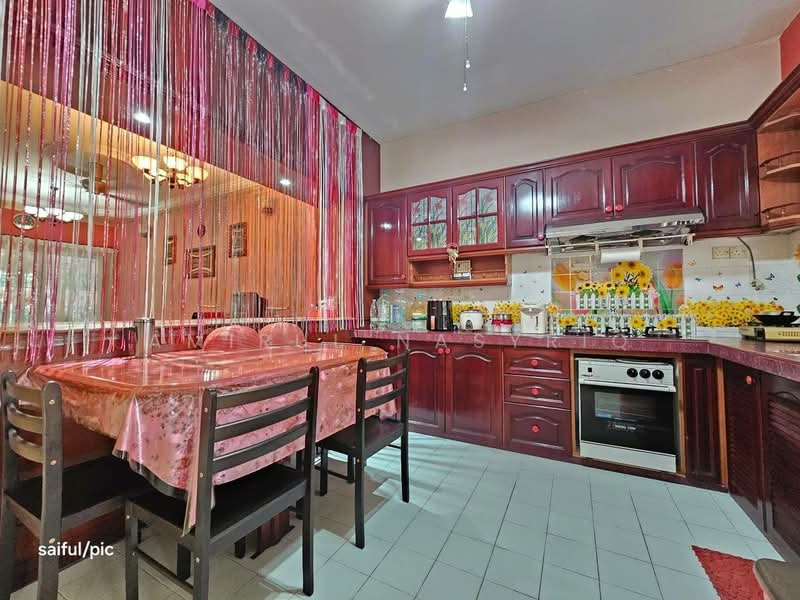 Townhouse for Sale in Seksyen 32 (Shah Alam) - Amirul Nasyriq - Kitchen - PropertyGuru.com.my