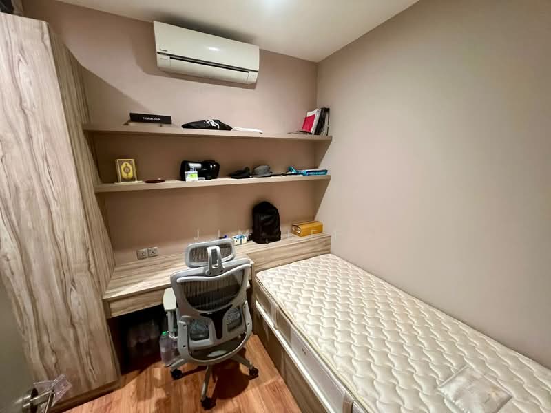 Service Residence for Sale at Serviced Residence @ Shaftsbury Putrajaya - Jim Lee - Bedroom - PropertyGuru.com.my