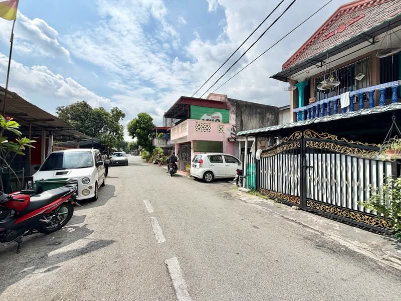 Rumah Teres 2 Tingkat untuk Dijual di Taman Medan (Petaling Jaya) - Azli Ibrahim - Exterior - PropertyGuru.com.my