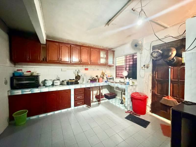 Rumah Teres 2 Tingkat untuk Dijual di Taman Medan (Petaling Jaya) - Azli Ibrahim - Kitchen - PropertyGuru.com.my