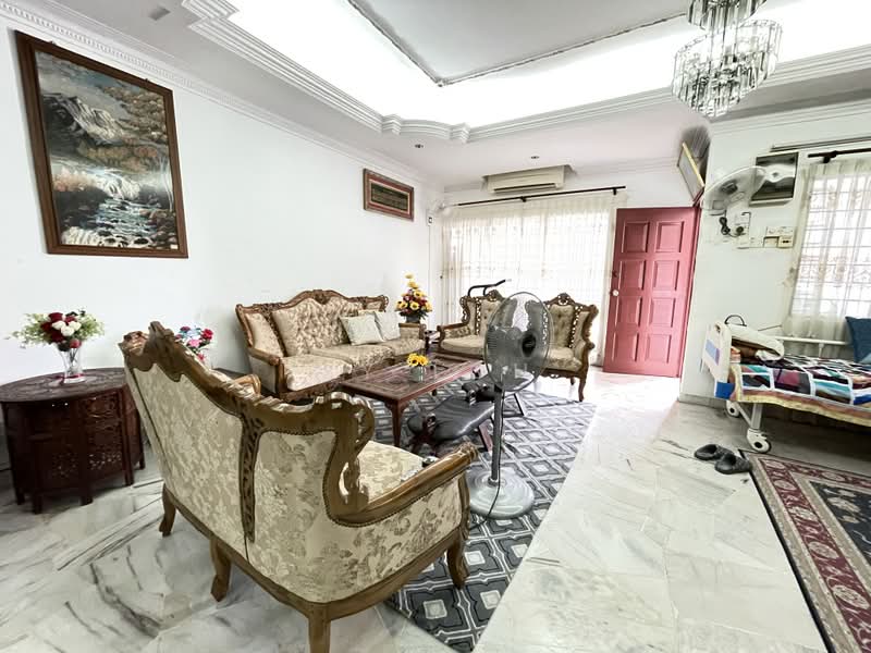 2-storey Terraced House for Sale in Taman Selayang Jaya (Selayang) - MY Loh - Living Room - PropertyGuru.com.my