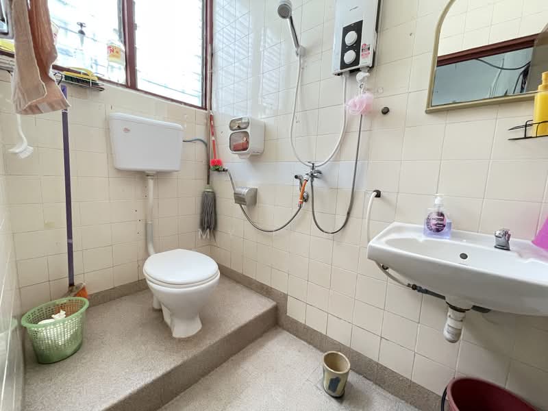 2-storey Terraced House for Sale in Taman Selayang Jaya (Selayang) - MY Loh - Bathroom - PropertyGuru.com.my