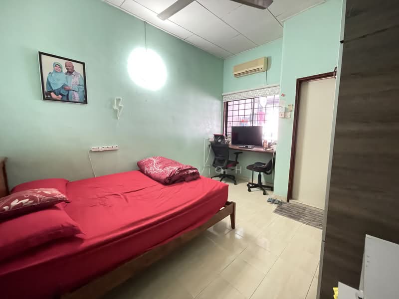 2-storey Terraced House for Sale in Taman Selayang Jaya (Selayang) - MY Loh - Bedroom - PropertyGuru.com.my