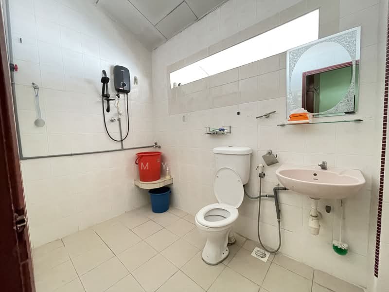 2-storey Terraced House for Sale in Taman Selayang Jaya (Selayang) - MY Loh - Bathroom - PropertyGuru.com.my