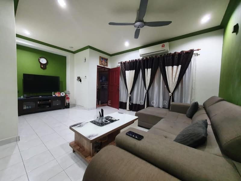 2-storey Terraced House for Sale in U16, Taman Bukit Subang (Shah Alam) - Fazie Noor - Living Room - PropertyGuru.com.my