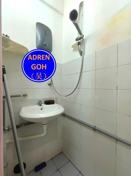 Pangsapuri untuk Dijual di Krystal Heights - Adren Goh - Bathroom - PropertyGuru.com.my