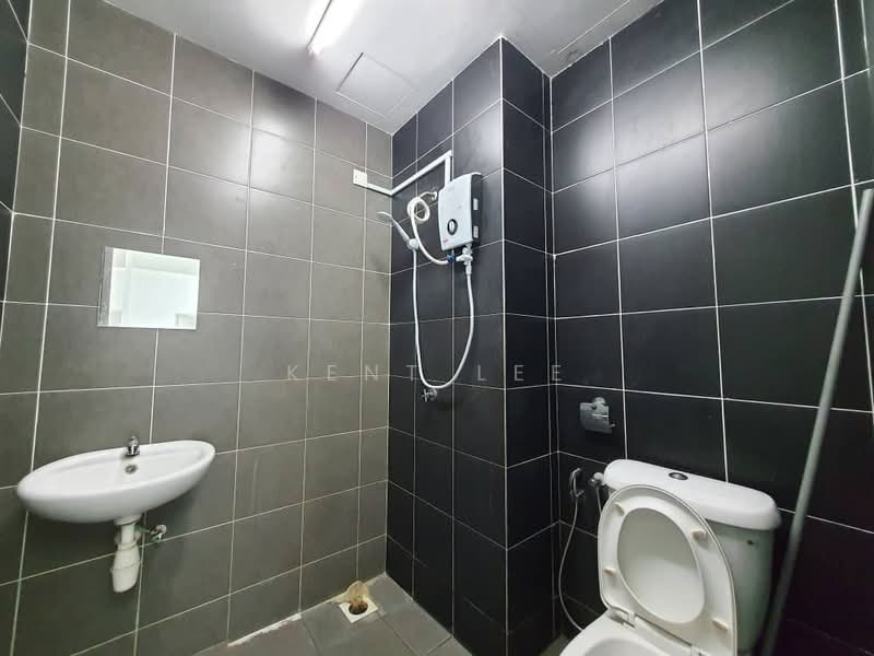Servis Apartment untuk Dijual di The Zizz @ Damansara North - Kent Lee - Bathroom - PropertyGuru.com.my