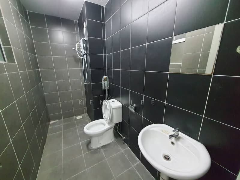 Servis Apartment untuk Dijual di The Zizz @ Damansara North - Kent Lee - Bathroom - PropertyGuru.com.my