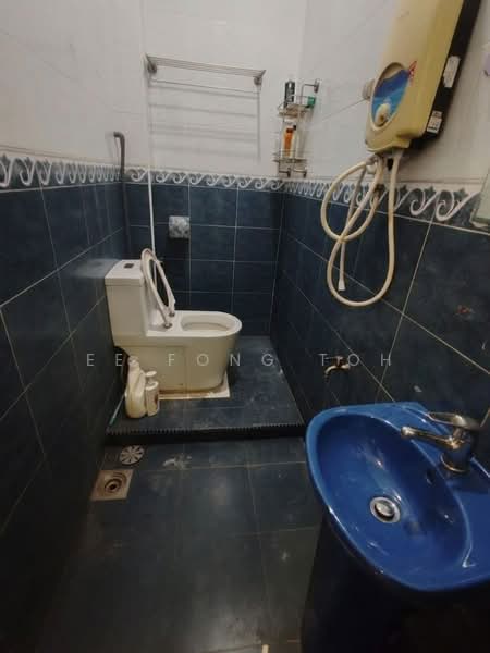1-storey Terraced House for Sale in Taman Pelangi (Johor Bahru) - Ee Fong Toh - Bathroom - PropertyGuru.com.my