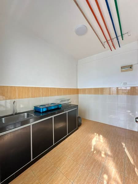 Pangsapuri untuk Dijual di Indah Court Apartment - Sherrly Sow - Kitchen - PropertyGuru.com.my